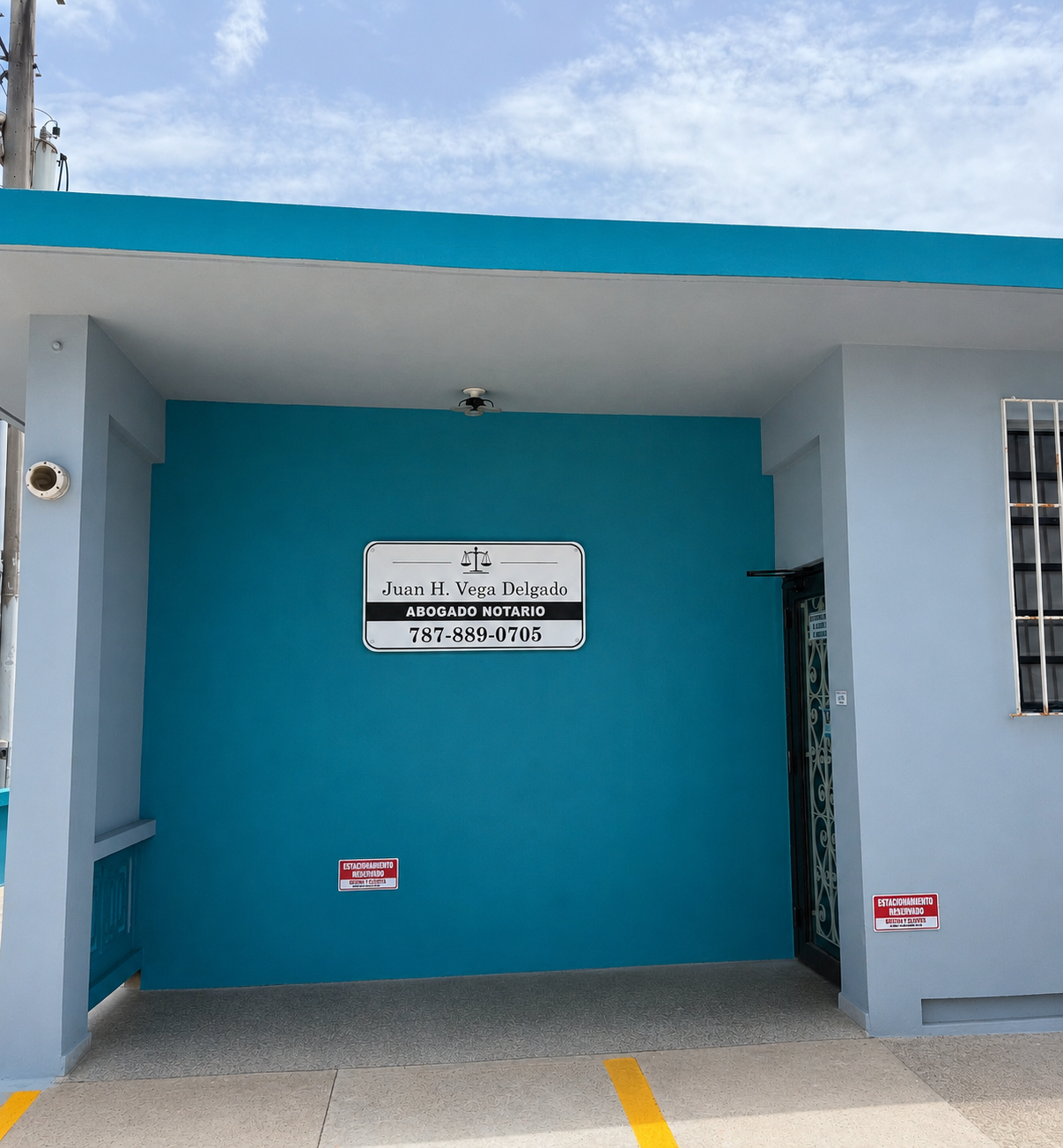 Entrada de la oficina del Centro Notarial del Este en Luquillo, Puerto Rico